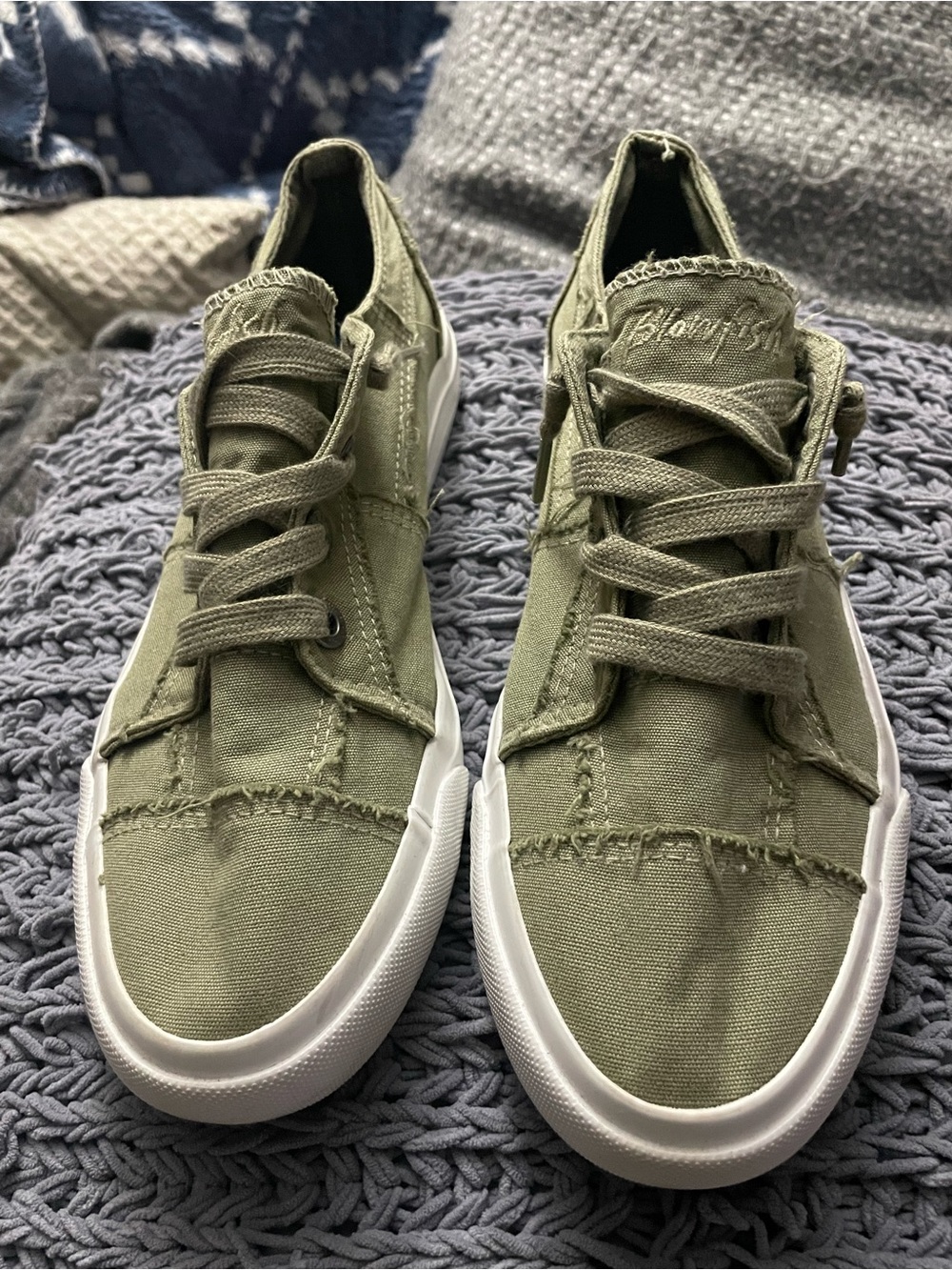 Women’s Blowfish Malibu 8.5 Olive Green Canvas Low-Top Sneakers with White Sole